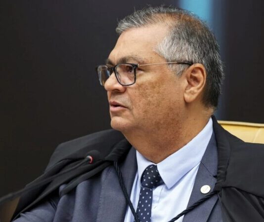 Dino acaba com a aposentadoria compulsória como punição a juízes