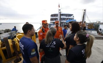 Força-tarefa do Amazonas mobilizada para resgate após naufrágio de lancha