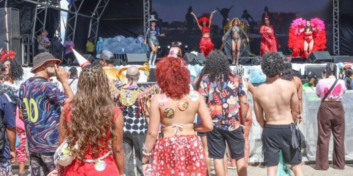 Bloco do Amor celebra carnaval com respeito e diversidade no centro de Brasília