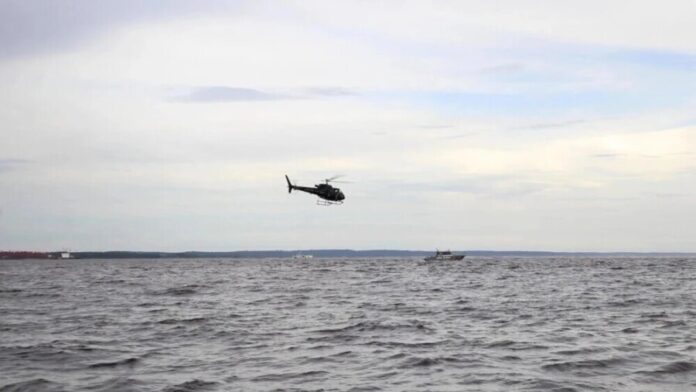 Bombeiros cobrem mais de 10 km em buscas por desaparecidos no naufrágio da lancha Lima de Abreu XV