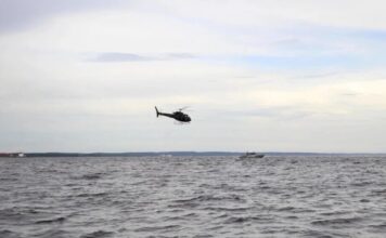 Bombeiros do AM intensificam buscas por desaparecidos em naufrágio no rio Amazonas