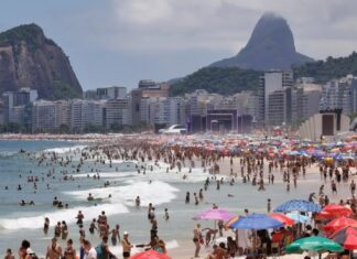 Resgates no mar do RJ ultrapassam mil e bombeiros reforçam orientações de segurança para o Carnaval