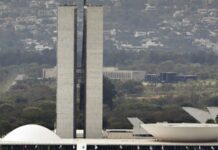 Lula sanciona reajuste salarial para servidores do Legislativo com vetos a penduricalhos