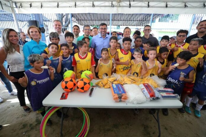 Governador Wilson Lima entrega Arena Poliesportiva Estrela revitalizada na Compensa, zona oeste de Manaus