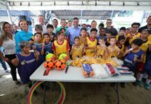 Governador Wilson Lima entrega Arena Poliesportiva Estrela revitalizada na Compensa