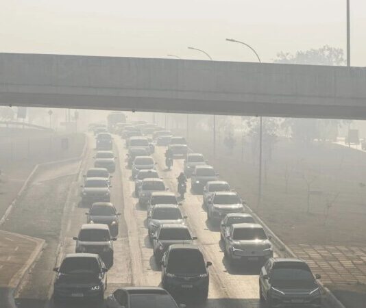 Poluentes no ar ultrapassam limites em todo o Brasil; CO e NO₂ mostram poucas exceções