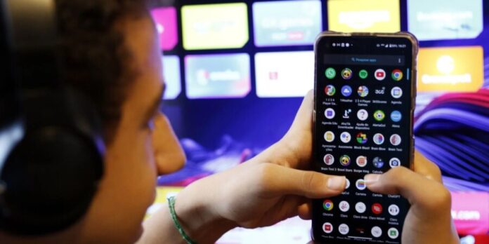 Governo recua e mantém alíquota de importação de smartphones em 16%