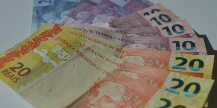 Renda domiciliar per capita atinge R$ 2.316 em 2025, aponta projeção do IBGE