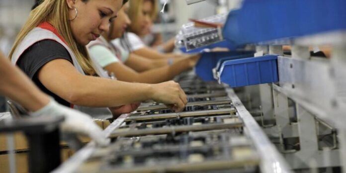 Revisão de taxas de importação de eletrônicos mantém preços sem aumento para consumidores