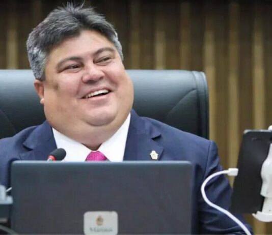 Vereadores da CMM apresentam moção de parabenização ao presidente David Reis por seu aniversário