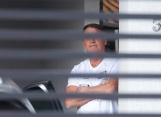 Bolsonaro lista Flávio, ex-ministro e outros 6 como advogados autorizados a visitá-lo em domiciliar