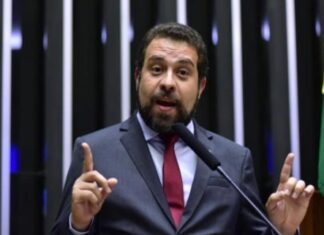 “Nenhuma empresa norte-americana vai nos intimidar”, diz Boulos após ameaça da Uber