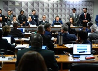 CPMI do INSS chega ao fim no Congresso, mas embate continua nas redes