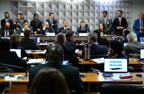 CPMI do INSS chega ao fim no Congresso, mas embate continua nas redes