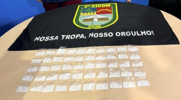 Tráfico no Morro da Liberdade: dois homens são presos pela polícia em operação na zona sul