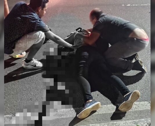 Motociclista é arremessada após colisão e morre; motorista abandona local do acidente