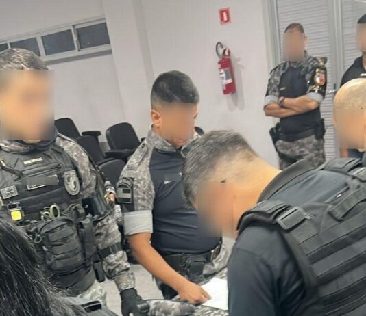MP prende 10 policiais da Rocam por morte de homem durante ação na Vila da Prata, em Manaus
