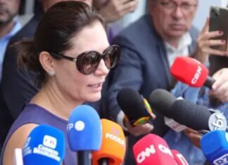 Michelle Bolsonaro pede indenização por Janones relacioná-la ao Master