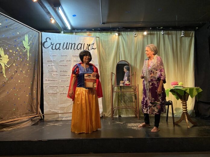 FUnATI apresenta comédia 'Foram Felizes Para Sempre' com idosos no elenco em Manaus