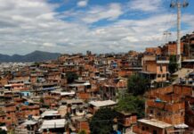 Área de favelas no Brasil quase triplicou em 40 anos, com forte concentração em regiões metropolitanas