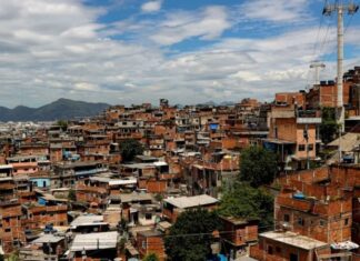Área de favelas no Brasil quase triplicou em 40 anos, com forte concentração em regiões metropolitanas