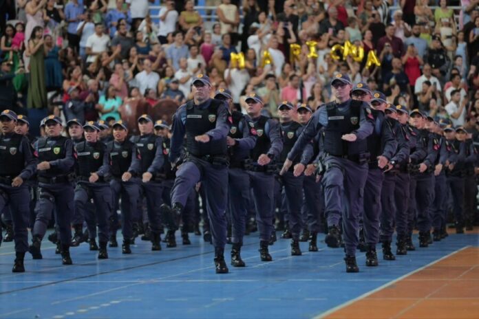 Polícia Militar do Amazonas forma 500 novos soldados em solenidade emocionante