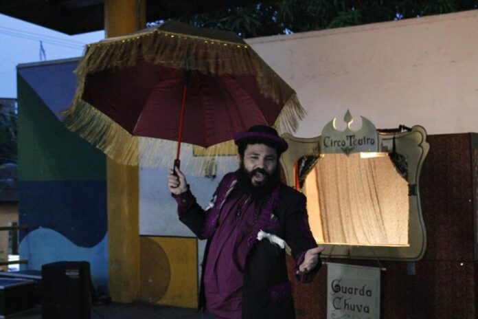 Circo Teatro Guarda-Chuva leva mensagem ambiental a comunidades de Manaus
