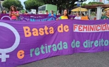 Mulheres ocupam o Centro de Manaus em protesto contra feminicídio e violência de gênero