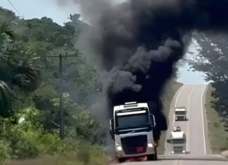 BR-174: caminhão-tanque com 50 mil litros de combustível é consumido pelo fogo
