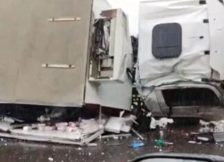 Caminhão tomba na AM-070 e mobiliza equipes de resgate perto de Iranduba