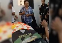Nunes Filho se apresenta em velório de admirador em Manaus e vídeo viraliza