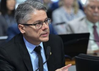 Gilmar Mendes presta desserviço à Justiça brasileira, diz Alessandro Vieira