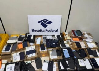 Receita intercepta 65 celulares roubados em remessas postais