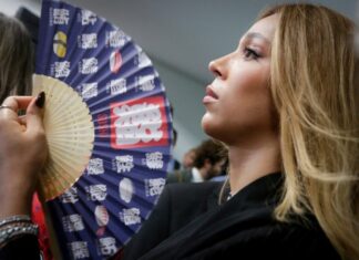 AGU aciona jornalista por post sobre PL da Misoginia após reclamação de Erika Hilton