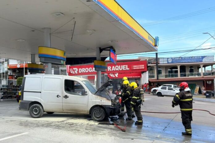 Incendio-carro-posto-de-combustiveis Foto: Murilo Rodrigues
