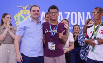 Governador interino Roberto Cidade acompanha entrega de 1,2 mil óculos e avança com mutirão oftalmológico no Amazonas