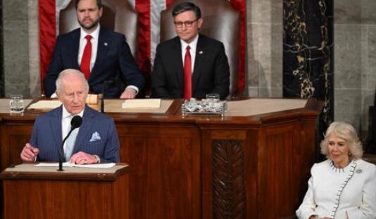 Em discurso no Capitólio, Charles 3º manda sutis recados a Trump