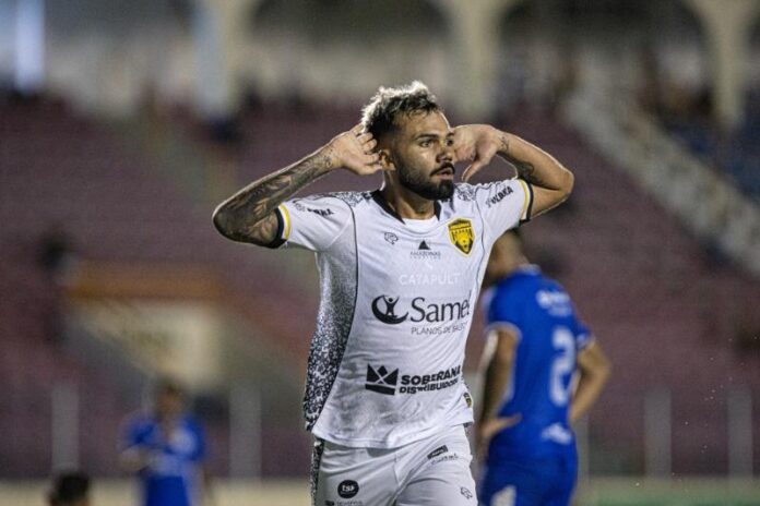 atacante-uruguaio-Nico-Schiappacasse-Amazonas-FC