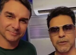 Ao lado de Flávio, Zezé Di Camargo manda recado a Bolsonaro: “Você é amado”