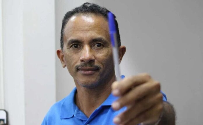 manoel-gomes-caneta-azul-960x592