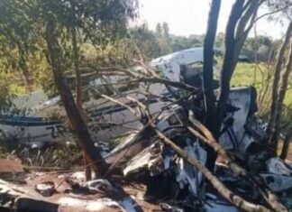 Avião que transportava R$ 15 milhões cai no Paraguai e parte da carga é levada por populares