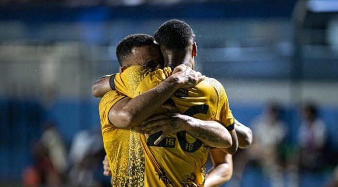 Amazonas faz 3 a 0 no Ituano em Manaus e chega ao topo da Série C