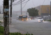 Defesa Civil alerta para risco de desabamentos após fortes chuvas no Amazonas