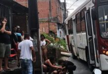 Mulher fica ferida após ser atropelada por ônibus no Gilberto Mestrinho em Manaus