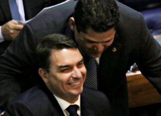 Alcolumbre fecha acordo com Flávio Bolsonaro para destruir PEC da escala 6×1