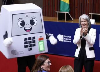 TSE aposta em nova mascote para aproximar jovens do processo eleitoral em 2026