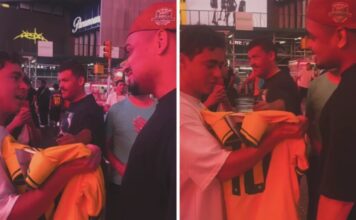 Deputado Nikolas Ferreira se encontra com neto de Pelé na Times Square e recebe presente especial