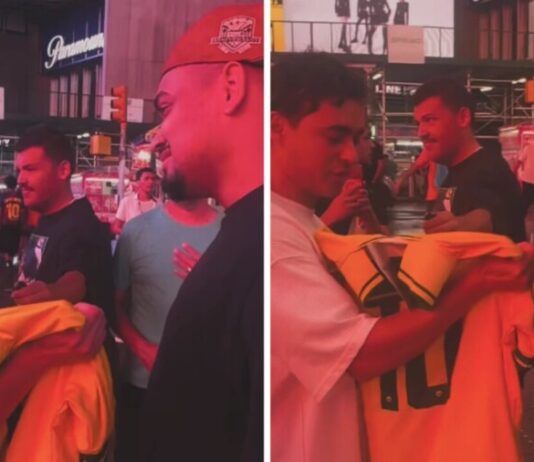 Deputado Nikolas Ferreira se encontra com neto de Pelé na Times Square e recebe presente especial