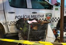 Homem é morto e tem corpo deixado em carrinho de supermercado no bairro Compensa, em Manaus