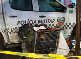 Homem é morto e tem corpo deixado em carrinho de supermercado no bairro Compensa, em Manaus